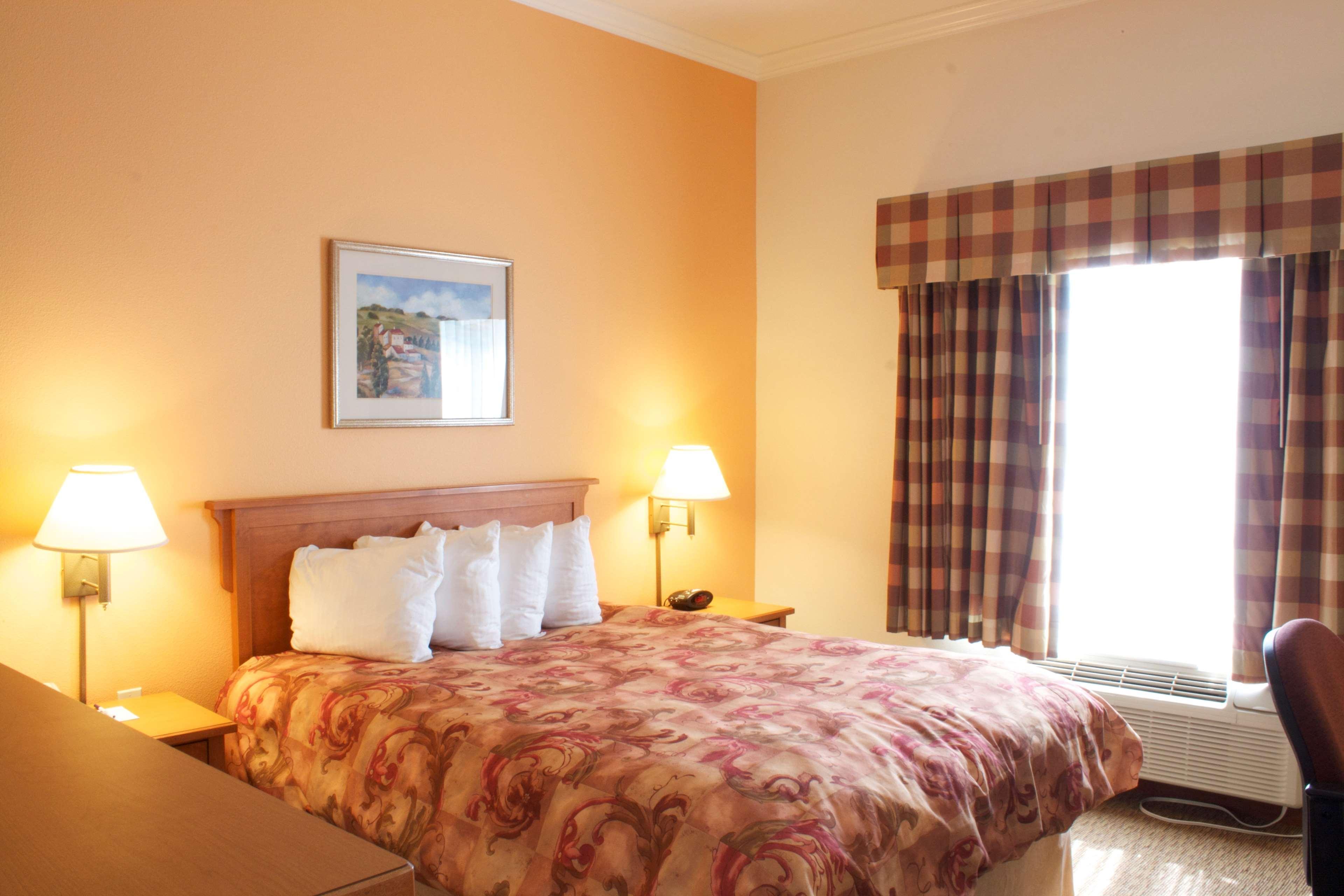 Best Western Plus Grapevine Inn Sunnyside Bagian luar foto