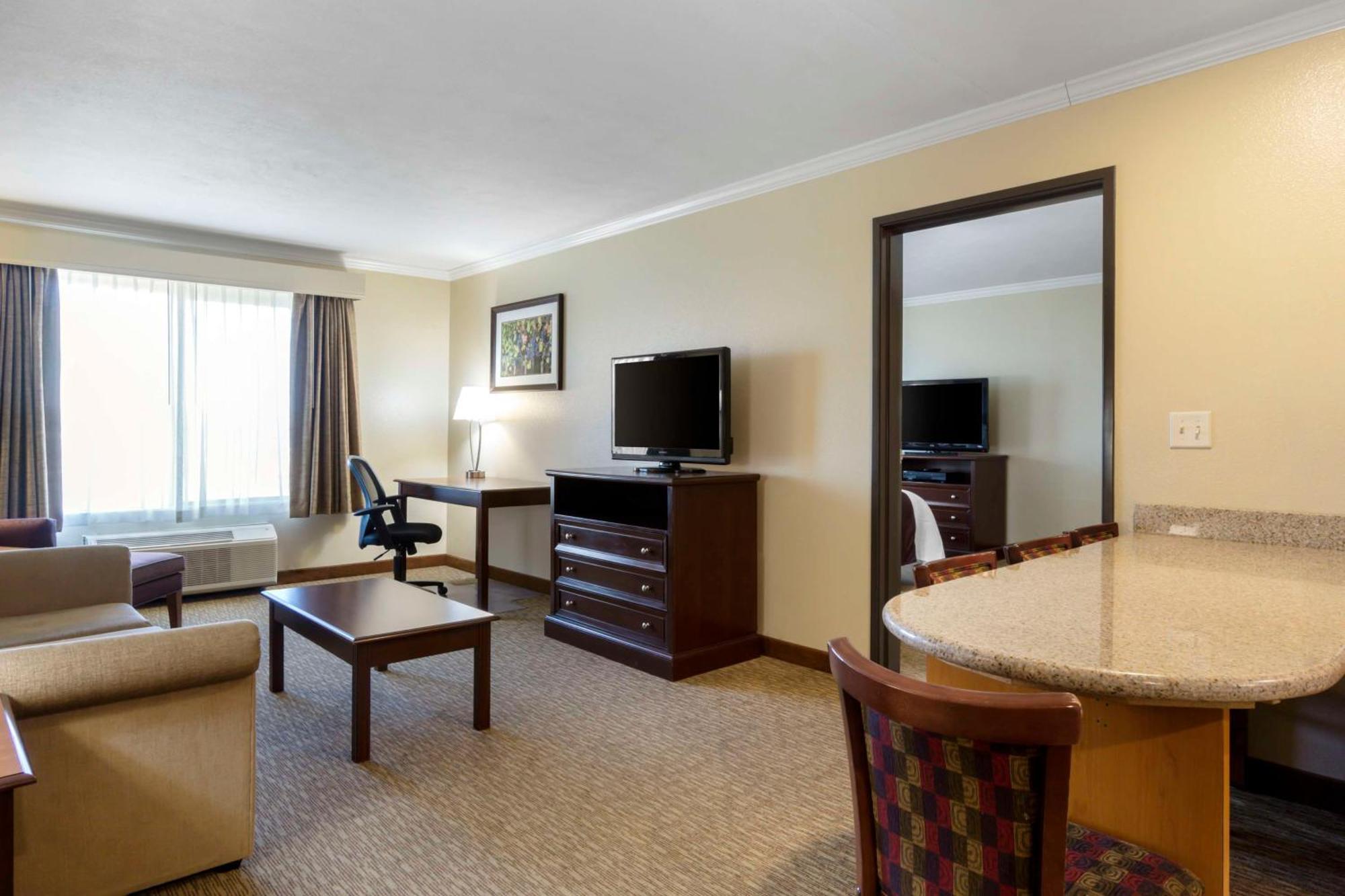 Best Western Plus Grapevine Inn Sunnyside Bagian luar foto